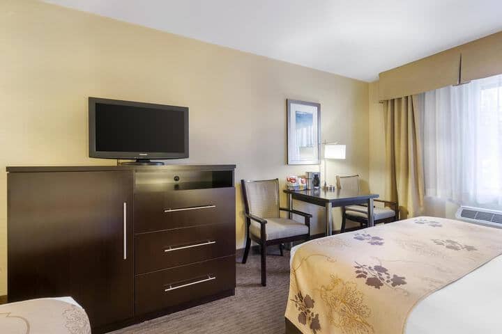 Room 17 of 41